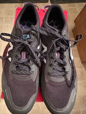 NWT - New Balance - Trail Running 11B